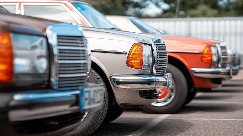 Der Mercedes W123 ist Kult - und am nächsten Wochenende verstärkt auf den Straßen im Landkreis Kitzingen zu sehen.