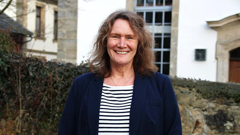 Elke Rubenbauer ist freie Rednerin und unter anderem auf Beerdigungen und Hochzeiten unterwegs.