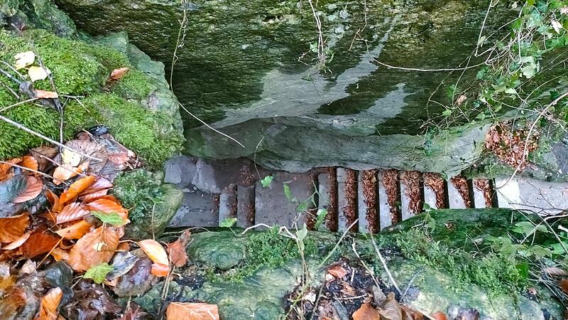 Blick von oben auf Steintreppe Blick von oben auf Steintreppe