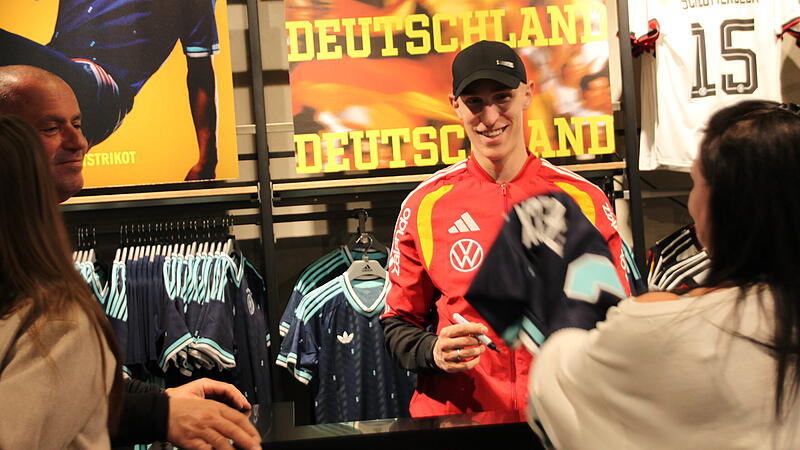 Autogrammstunde Nico SchlotterbeckAutogrammstunde Nico Schlotterbeck