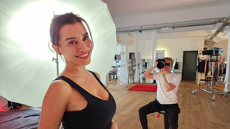 Stefanie Haderlein alias Estephania_ha bei Instagram: Bamberger Erotikmodel beim Shooting mit Fotograf Dimitri Kuksin di_mi84 im Exxotic Studio