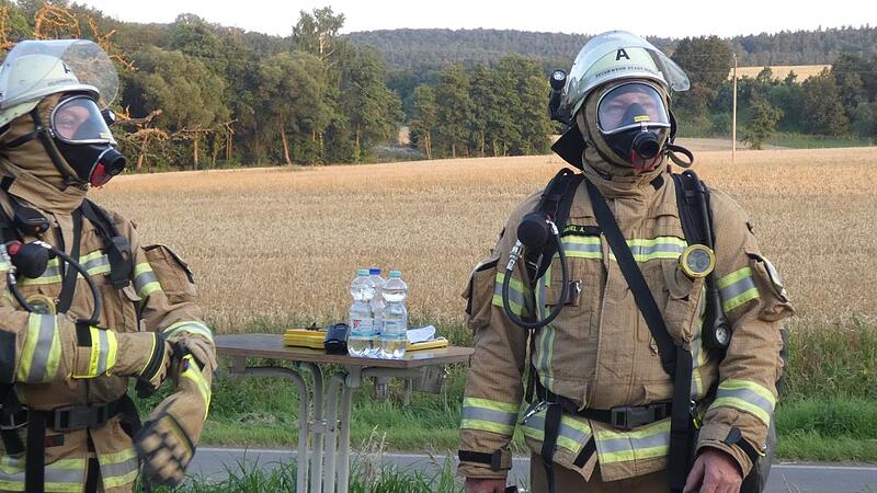 Insgesamt fünf Atemschutztrupps hatten die Lage schnell unter Kontrolle. Insgesamt fünf Atemschutztrupps hatten die Lage schnell unter Kontrolle.