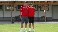Vater und Sohn als Trainergespann: Harald (links) und Luis Übler trainieren die F-Jugend der neugegründeten Spielgemeinschaft des TSV Neuhaus mit Hertha Aisch.