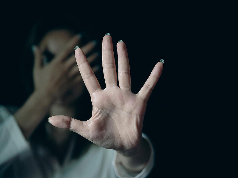 Erlangen: Mann befriedigt sich selbst in der Öffentlichkeit Sexuelle Belästigung, Belästigung, Missbrauch, Misshandlung, Gewalt gegen Frauen, Wehren