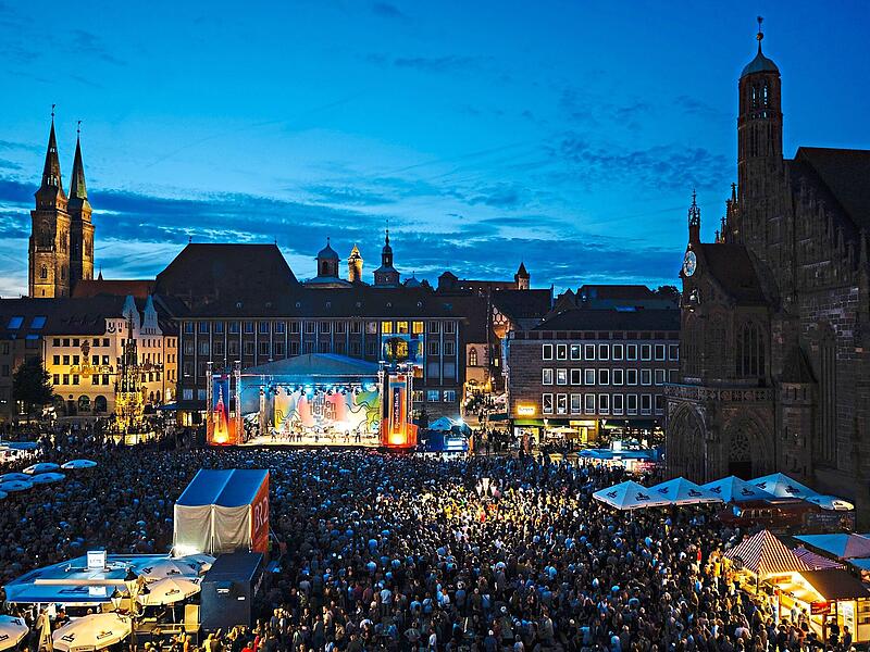Ein Chor mit bis zu 10.000 Menschen soll zum Auftakt des 50. Bardentreffens auf dem N&uuml;rnberger Hauptmarkt auftreten.Uwe Niklas / Stadt N&uuml;rnberg