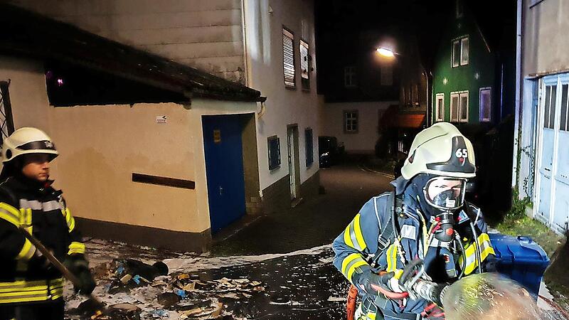 Zu M&uuml;lltonnenbr&auml;nden musste die Bad Br&uuml;ckenauer Feuerwehr ausr&uuml;cken.