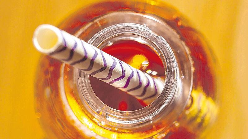 Experten der Bundesregierung haben eine Steuer auf zuckerhaltige Getränke wieder zur Diskussion gestellt. Experten der Bundesregierung haben eine Steuer auf zuckerhaltige Getränke wieder zur Diskussion gestellt.