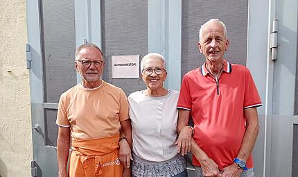 Robert Stadtmüller (links), Hildegard Sonnenschein und Harald Remmers vor dem Aufnahmestopp-Schild bei der Tafel Bad Kissingen. Robert Stadtmüller (links), Hildegard Sonnenschein und Harald Remmers vor dem Aufnahmestopp-Schild bei der Tafel Bad Kissingen.