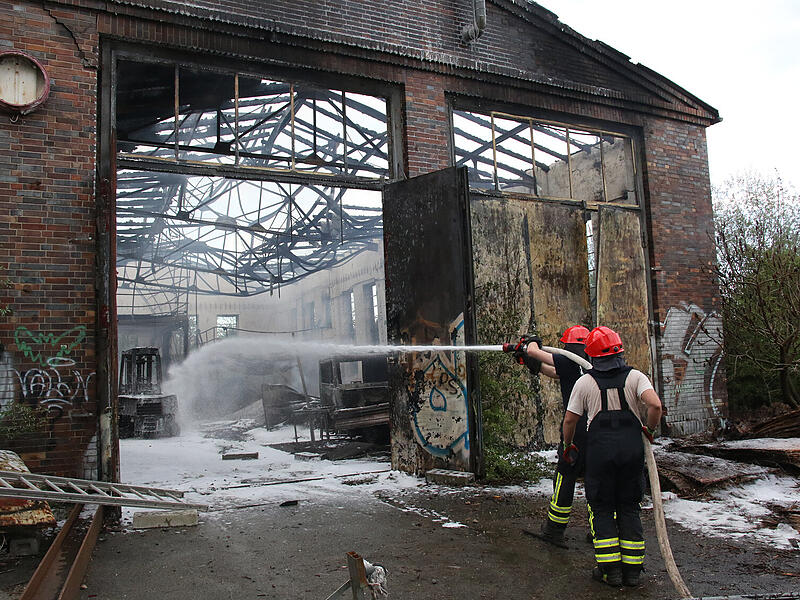 Brand Lokschuppen Coburg: hoher Schaden - Ursache unklar Brand Lokschuppen Coburg: hoher Schaden - Ursache unklar