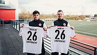 Merlin (links) und Matti Hummel tragen künftig das Trikot von Eintracht Frankfurt.