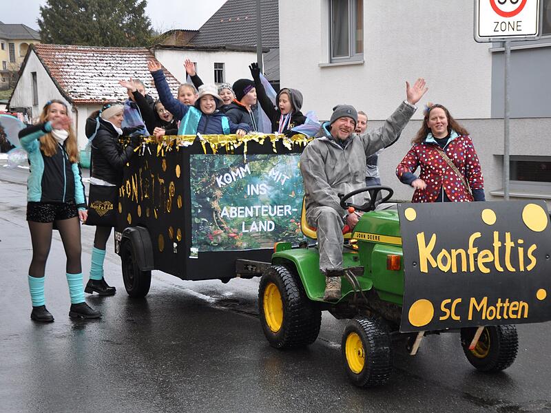 Impressionen vom Gaudiwurm in Motten