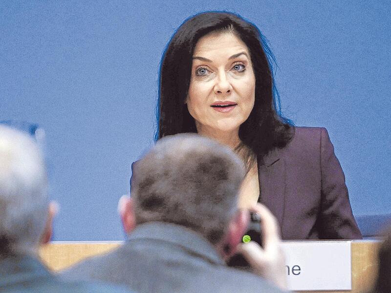 Wirtschaftsministerin Katherina Reiche dr&auml;ngt auf Tempo bei Wirtschaftsreformen und will die Arbeitszeit ausweiten.   