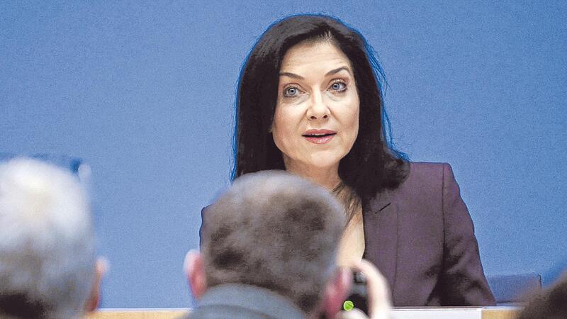 Wirtschaftsministerin Katherina Reiche dr&auml;ngt auf Tempo bei Wirtschaftsreformen und will die Arbeitszeit ausweiten.   