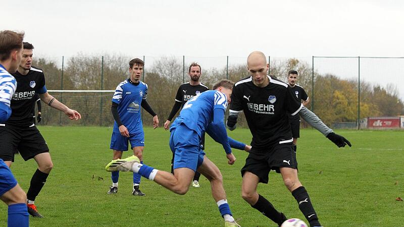 Der Rattelsdorfer Luca Krieglstein (rechts) setzt sich gegen den Hirschaider Enrike Catalan Keck durch.