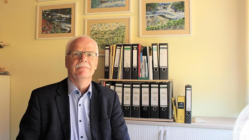Stefan Bub im Direktorat des Franz-Miltenberger-Gymnasiums. Hier hat er die letzten 24 Jahre gearbeitet.