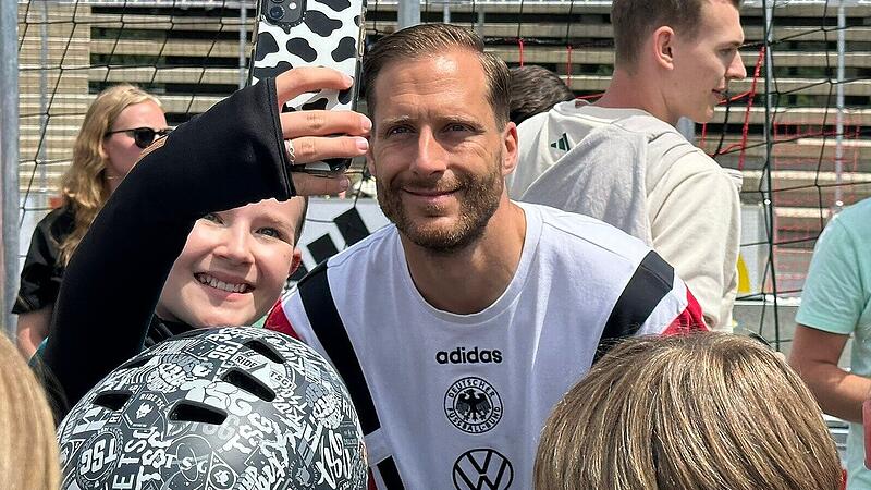 DFB-Torwandschießen in HerzogenaurachDFB-Torwandschießen in Herzogenaurach DFB-Torwandschießen in HerzogenaurachDFB-Torwandschießen in Herzogenaurach