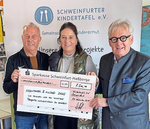 Unser Bild zeigt von links: Rainer Zink (2. Vorsitzender Kindertafel), Marion Ripberger (Geschäftsführerin pro-log GmbH), Stefan Labus (Vorsitzender Kindertafel).