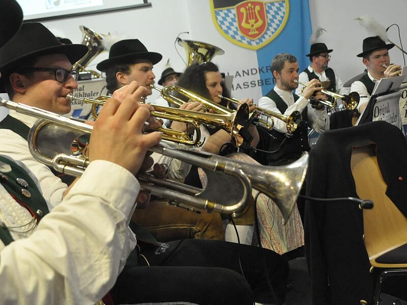 Märsche und Polkas im böhmischen Stil präsentierte die Gastkapelle „Original Altmühltaler“ aus Beillngries.
