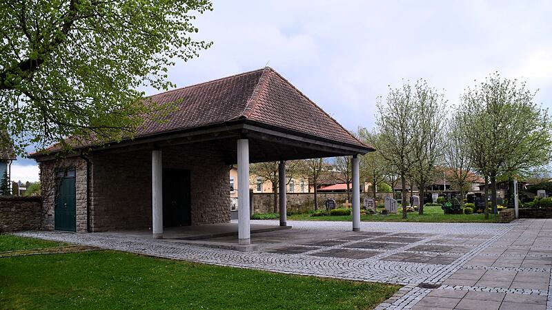 Im Kaltensondheimer Friedhof wäre die Anlage einer Friedwiese links vom Leichenhaus möglich. Im Kaltensondheimer Friedhof wäre die Anlage einer Friedwiese links vom Leichenhaus möglich.