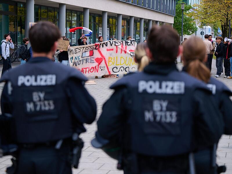 Schüler protestieren in München für bessere Bildung Schüler protestieren in München für bessere Bildung