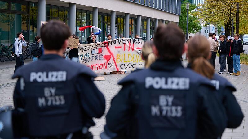 Schüler protestieren in München für bessere Bildung Schüler protestieren in München für bessere Bildung
