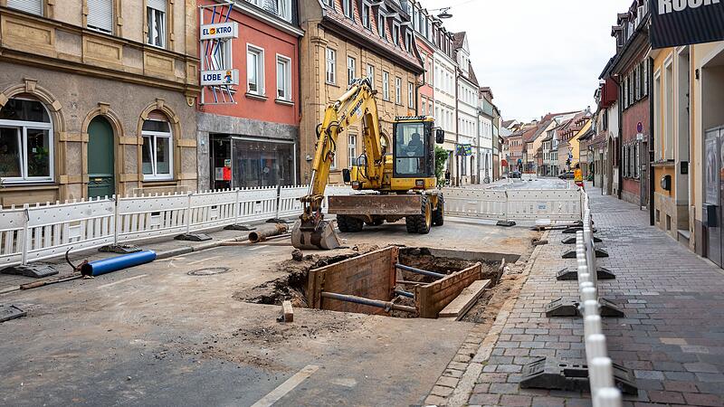 Siechenstraße Wegen eines Wasserrohrbruchs bleibt die Bamberger Siechenstraße noch lange gesperrt.