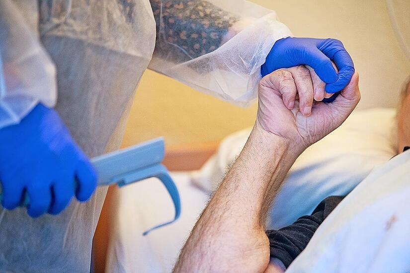 Im Kreis Ha&szlig;berge wird schon geplant, Pflegekr&auml;fte einzusetzen, die positiv auf Corona getestet wurden. Noch droht das in Coburg nicht, aber zu Beginn der Pandemie gab es hier auch so einen Fall.