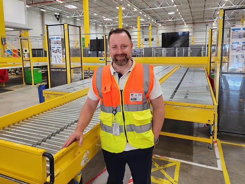 Patrick Combes: Der Bamberger leitet den Amazon-Standort in Pommersfelden. Patrick Combes: Der Bamberger leitet den Amazon-Standort in Pommersfelden.