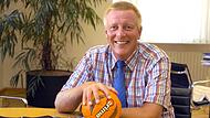 Coburgs ehemaliger Oberbürgermeister Norbert Kastner bezeichnete sich selbst als &bdquo;Handball-Verrückten&ldquo;. Bevor er nach internen Querellen freiwillig von seinem Präsidentenamt beim HSC zurücktrat, forcierte er erfolgreich den Bau der Ballsporthalle auf der Lauterer Höhe.