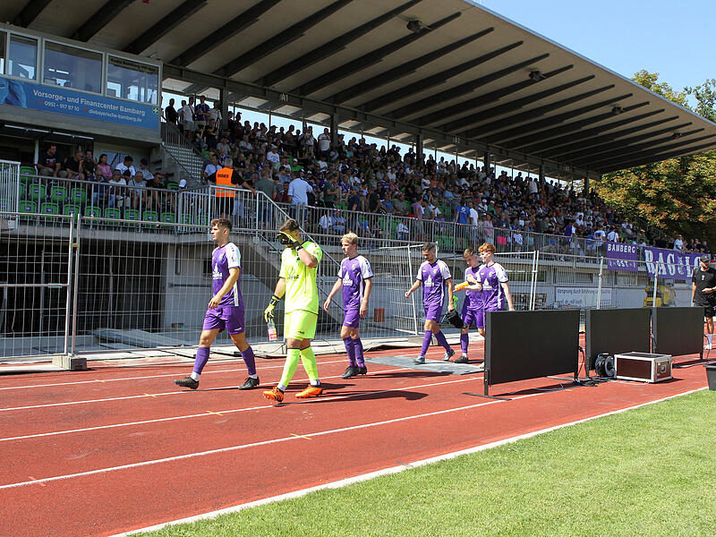 Der FC Eintracht Bamberg kann die Tribüne im Fuchs-Park-Stadion nach den Umbauarbeiten wieder voll nutzen.