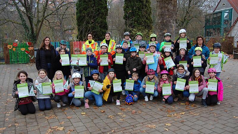 Alle drei vierten Klassen der Grundschule Maindreieck Marktbreit haben ihre Radfahrausbildung mit dem Realverkehr abgeschlossen.