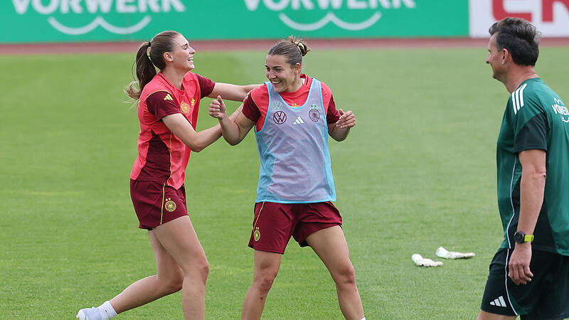 Spa&szlig; beim Training in Herzogenaurach: am Freitag kehrten die DFB-Frauen zur&uuml;ck ins Basecamp an den Home Ground.