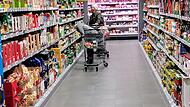 Einkaufen im Supermarkt, Discounter (Netto-Filiale) Einkaufen im Supermarkt, Discounter (Netto-Filiale)