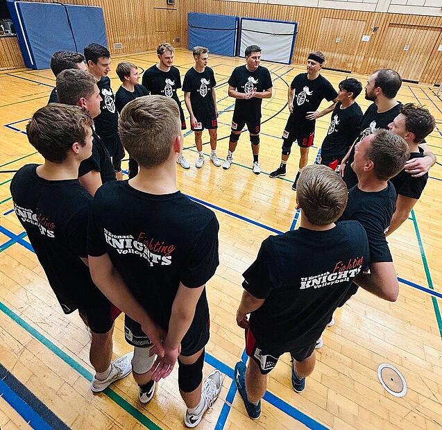 Die Kronacher Landesliga-Volleyballer während einer Trainingseinheit. Am Sonntag wird es für das Team von Trainer Jan Bollow ernst. Die Kronacher Landesliga-Volleyballer während einer Trainingseinheit. Am Sonntag wird es für das Team von Trainer Jan Bollow ernst.