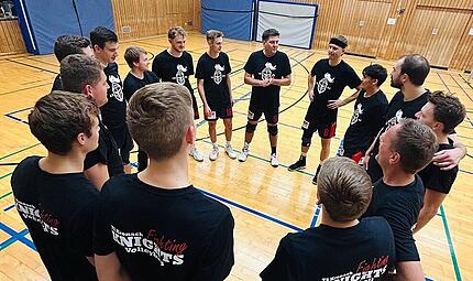 Die Kronacher Landesliga-Volleyballer w&auml;hrend einer Trainingseinheit. Am Sonntag wird es f&uuml;r das Team von Trainer Jan Bollow ernst.