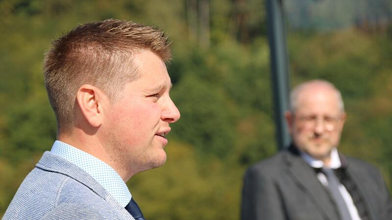 Matthias Hauke, seit Mai B&uuml;rgermeister von Zeitlofs, spart Kritisches nicht aus: Er erinnert daran, wie lange die Gemeinde auf die Stra&szlig;ensanierung wartete. Foto: Ulrike M&uuml;ller