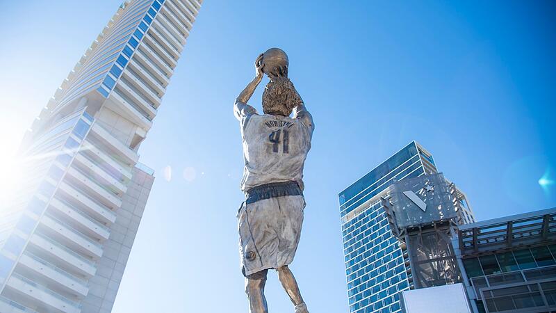 Nowitzki-Statue