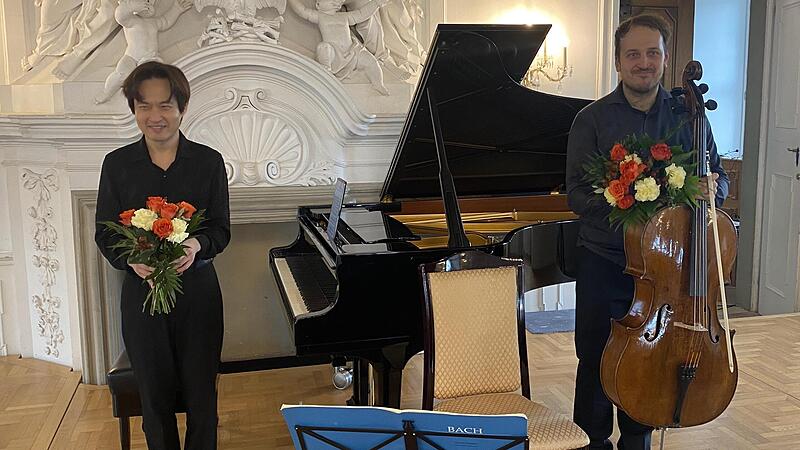 Der Cellist Marius Urba (rechts) und der Pianist Dasol Kim gaben im Banzer Kaisersaal ein fulminantes Konzert.