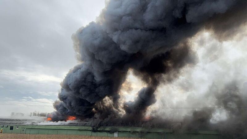 H&uuml;hnerstall in Flammen - rund halbe Million Euro Schaden