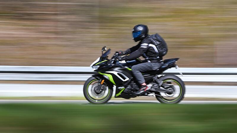 Dutzende Motorradfahrer waren zu schnell unterwegs. (Symbolfoto)Forchheim & Fränkische Schweiz Dutzende Motorradfahrer waren zu schnell unterwegs. (Symbolfoto)Forchheim & Fränkische Schweiz