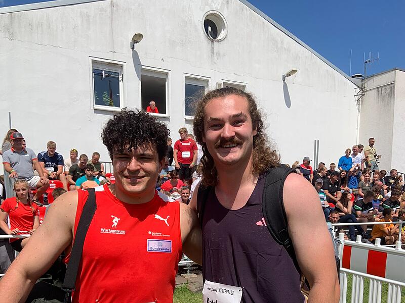 Strahlemänner: Merlin Hummel (links) mit Freund Ethan Katzberg Strahlemänner: Merlin Hummel (links) mit Freund Ethan Katzberg