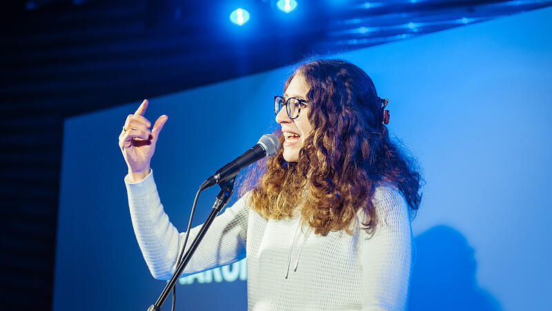 Die Autorin, Slam Poetin und Lehrerin Maron Fuchs moderiert am 3. April den Poetry-Slam in der Bamberger Hospiz-Akademie.