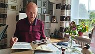 Armin Goß, Altbürgermeister von Adelsdorf, blättert gerne im Fotoalbum und erinnert sich. Armin Goß, Altbürgermeister von Adelsdorf, blättert gerne im Fotoalbum und erinnert sich.