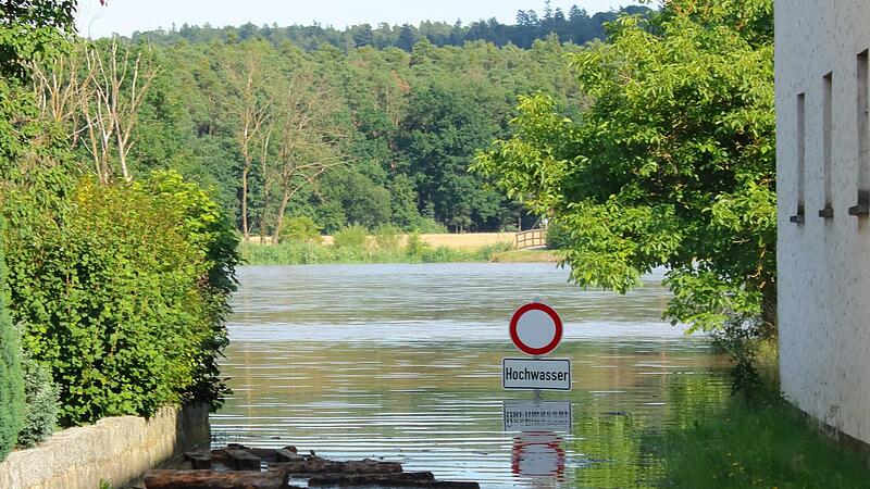 Überflutungen am Samstag, 10. Juli 2021, an der Aisch im Gemeindegebiet von Hallerndorf.Forchheim & Fränkische Schweiz Überflutungen am Samstag, 10. Juli 2021, an der Aisch im Gemeindegebiet von Hallerndorf.Forchheim & Fränkische Schweiz