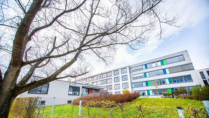 Im Haus Haßfurt der Haßberg-Kliniken wird demnächst die zweite Station komplett für Corona-Kranke vorgehalten. Auch wegen vieler Durchfallerkrankungen ist man hier schon an der Grenze.