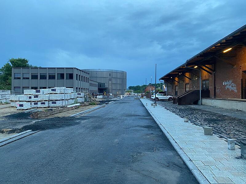 Neue Straße zum Globe CoburgNeue Straße am ehemaligen Güterbahnhof in Coburg Die neue Straße am ehemaligen Güterbahnhof in Coburg ist fast fertig