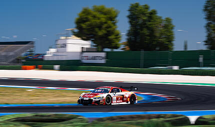Einmal Top 10: Der Eastalent-Audi #84 von Christopher Haase und Simon Reicher bei der GT World Challenge Europe in Misano. Einmal Top 10: Der Eastalent-Audi #84 von Christopher Haase und Simon Reicher bei der GT World Challenge Europe in Misano.