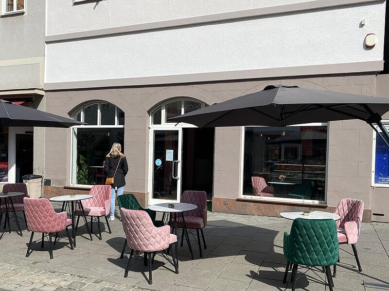 Neues Café im Steinweg in Coburg: Der Schriftzug „Café 10“ soll in der kommenden Woche angebracht werden. Neues Café im Steinweg in Coburg: Der Schriftzug „Café 10“ soll in der kommenden Woche angebracht werden.