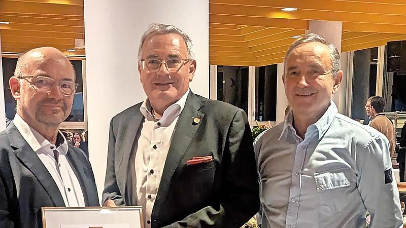 Von links: Betriebsleiterin Stefanie D&ouml;rfner, Dr. Bernd Seese, Bezirkstagspr&auml;sident Stefan Funk, Chefarzt Grigori Petelnikow und der neue Pflegedirektor Markus Staubach.