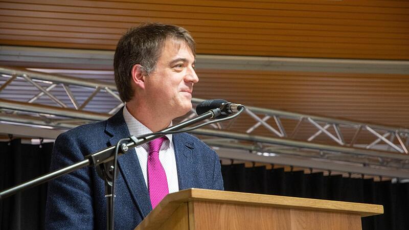 Martin Steinel wurde jetzt auch offiziell als neuer Schulleiter des Bad Br&uuml;ckenauer Franz-Miltenberger-Gymnasiums in sein Amt eingef&uuml;hrt.
